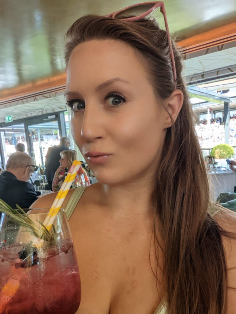 Little-Rabbit-with-cocktail
